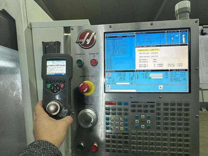 Вертикально-фрезерный обрабатывающий центр Haas VF-9/40 (2013) BVK011225-02 фото